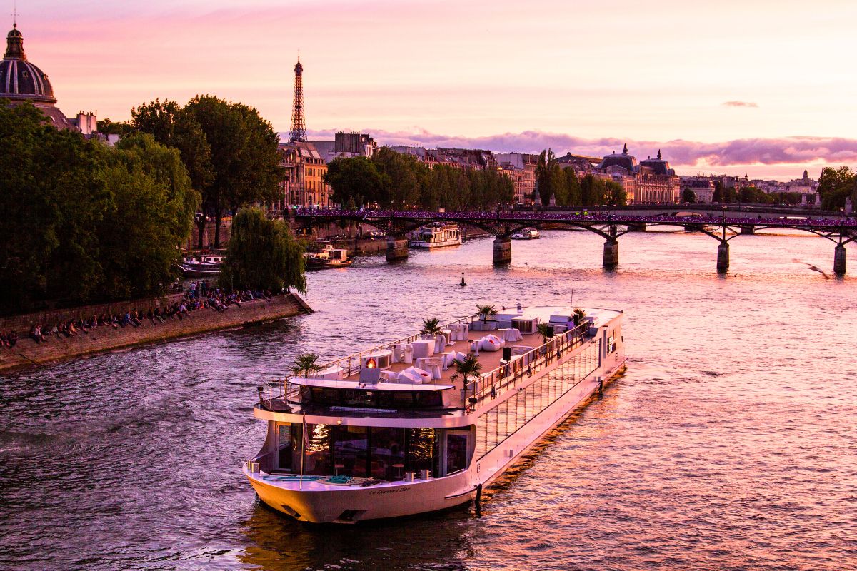 Book Now for Paris Seine River Tours: A Visual Delight